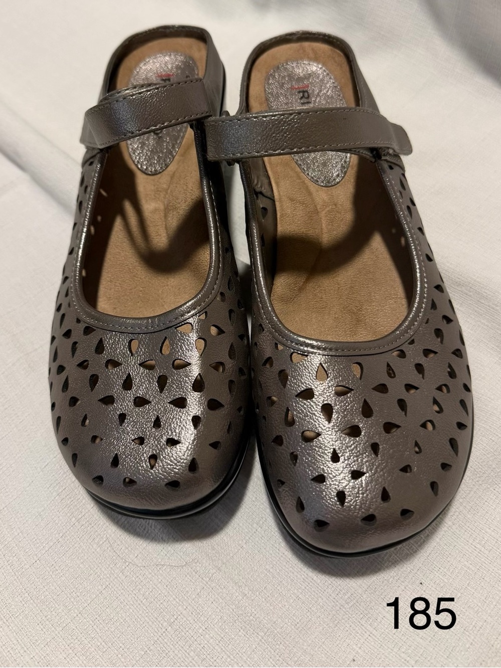 Rialto Vienna Women's Mary Jane Silver Faux Leather Size 8.5M Slip-On Shoes